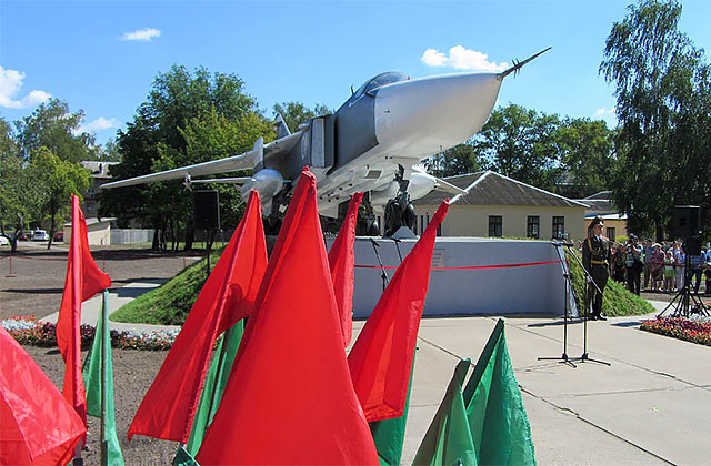 Самолет бомбардировщик СУ-24