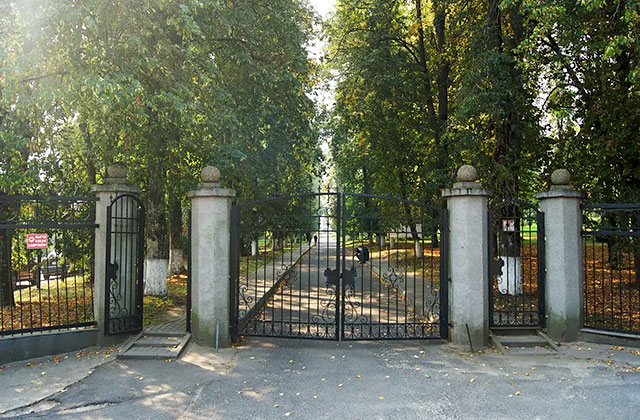Дворцово-парковый комплекс Чапских Дворцово-парковый комплекс Чапских